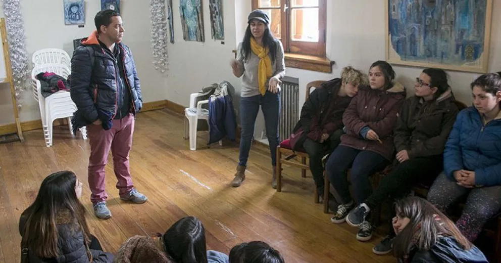 Alumnos de la ESRN N° 45 y del jardín 52 visitaron la muestra “Las ciudades y los sueños”