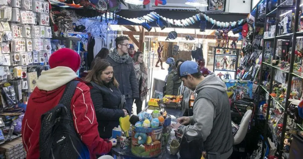 En la búsqueda de sorprender a niños y niñas en su día: posibles regalos y precios