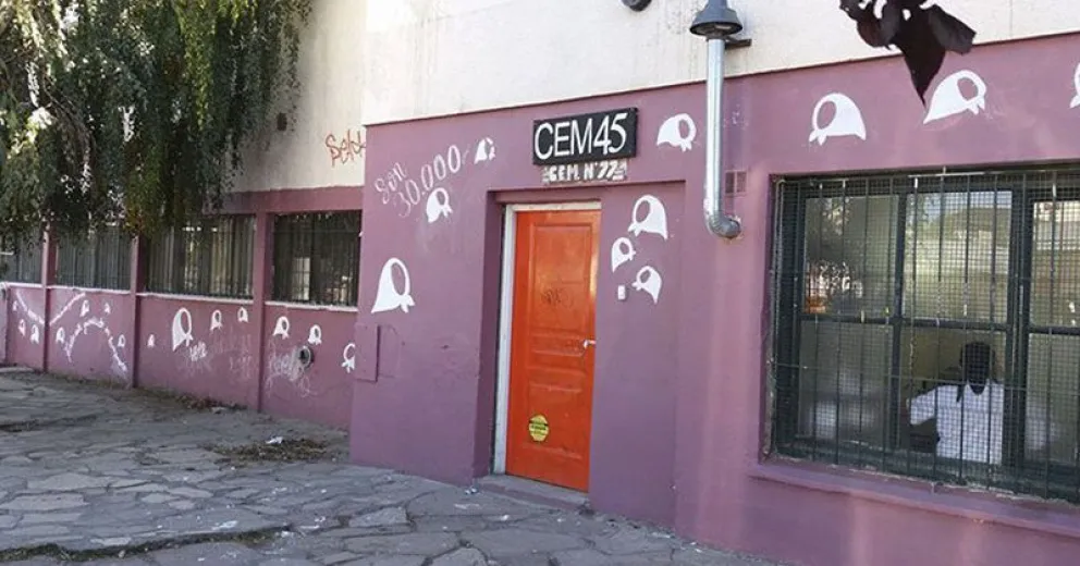 Venta de pizzas para terminar el estudio de grabación y comprar más instrumentos en la ESRN Nº 45