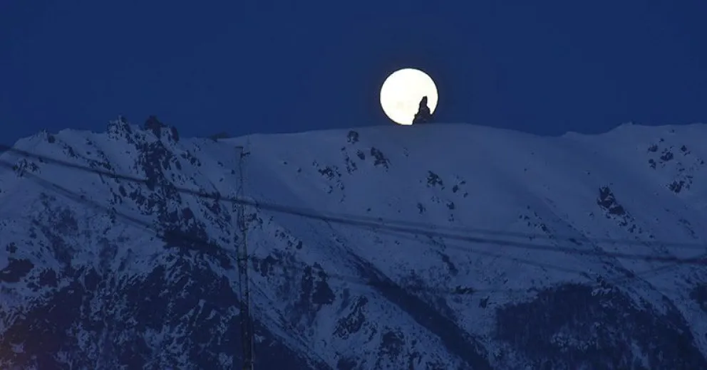Hermosa imagen de la luna llena desde El Frutillar
