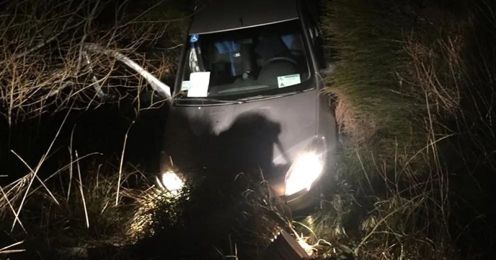 A punta de pistola robaron un auto mientras lo lavaban: hay un detenido
