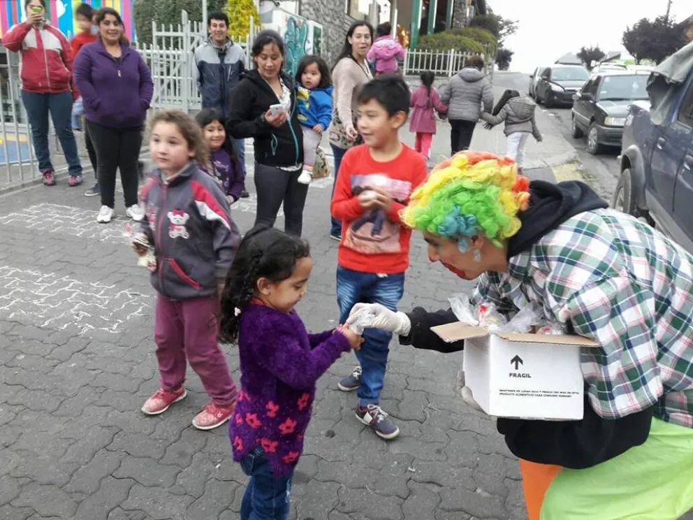 Todos podemos colaborar con juguetes o golosinas para campaña de la Agrupación Sonrisas