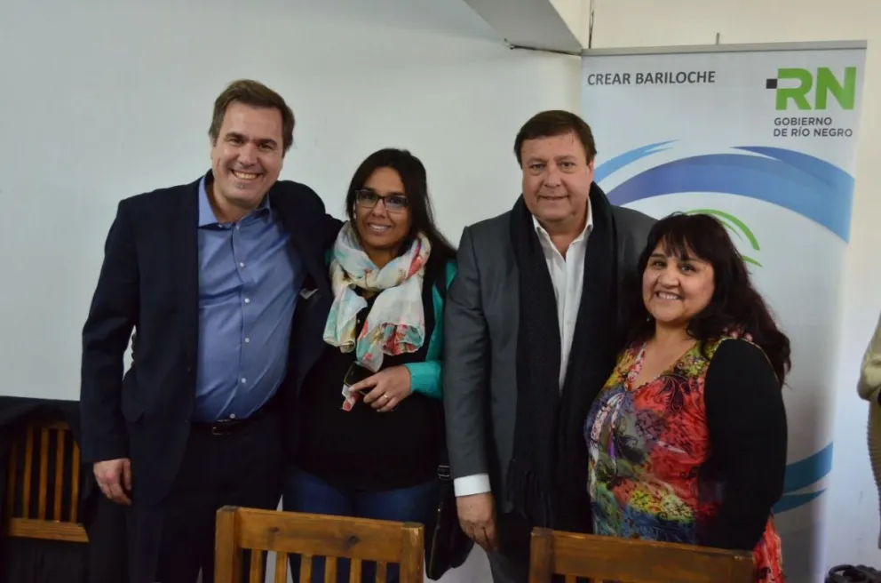 El Bolsón: ampliarán red de gas y estrenaron el SUM de histórica escuela      