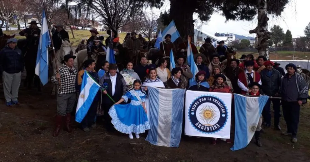 Agrupaciones gauchas cabalgaron para reivindicar las tradiciones