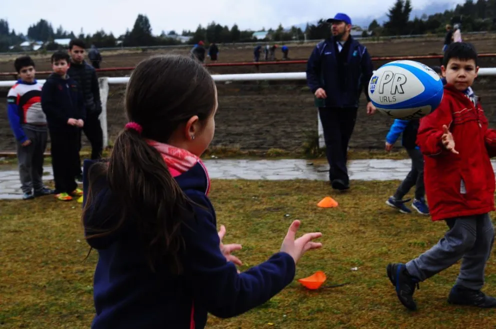 El deporte y la solidaridad se unieron en el festejo del Día del Niño de Bariloche Rugby Club