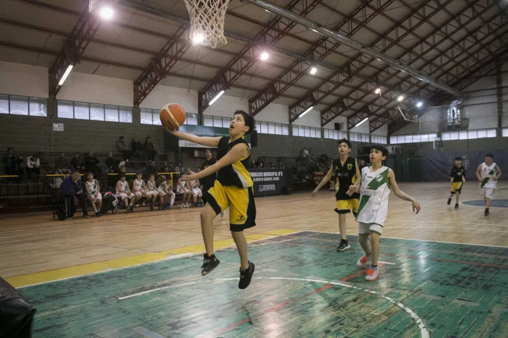 El básquet de las inferiores cobró vida en el Municipal 3
