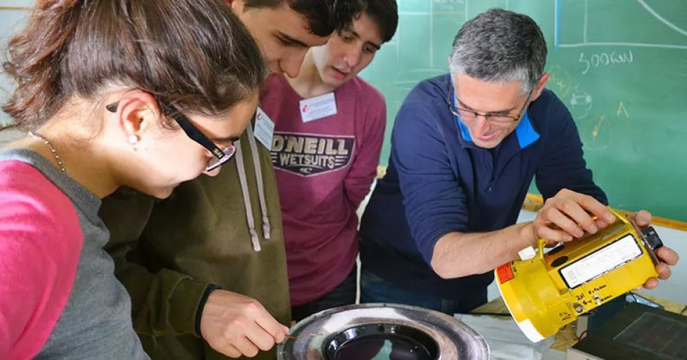 Los ganadores del concurso visitarán el Balseiro en octubre. 