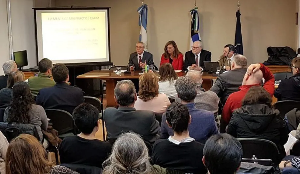 Especialistas sobre "evidencia científica" disertan en Bariloche