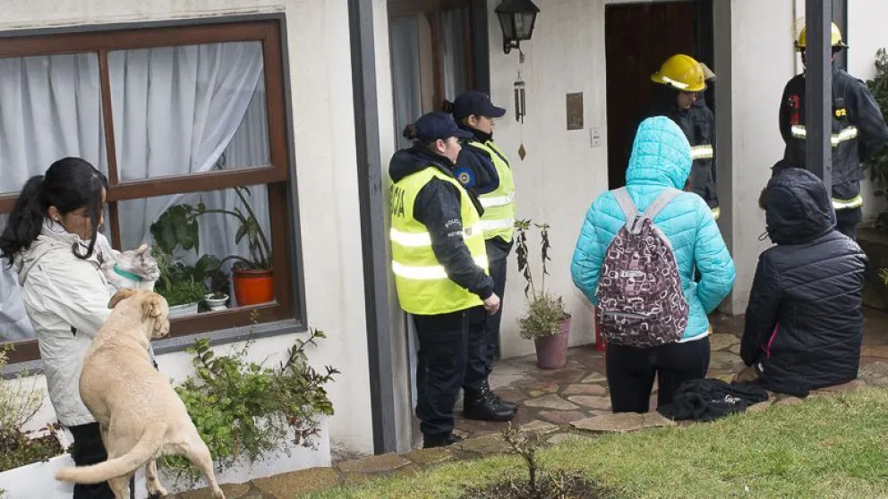Por un desperfecto se incendió un lavarropas y el humo dañó un departamento