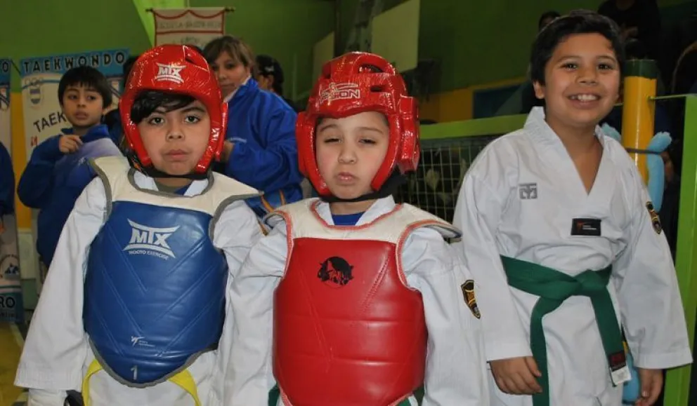 La escuela de taekwondo del barrio Lera tuvo un gran desempeño en Cinco Saltos