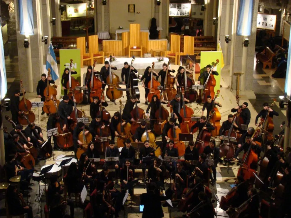 Camerata Juvenil Municipal participó en el Encuentro de Contrabajos