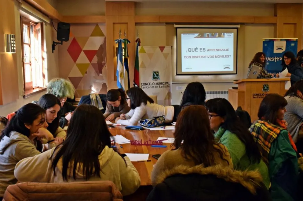 Telecom y Municipio capacitan sobre aprendizaje digital a alumnos y docentes