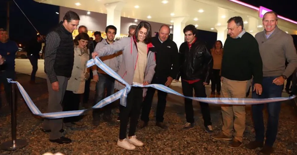 Se realizó la inauguración oficial de la estación de servicio Axion El Triángulo