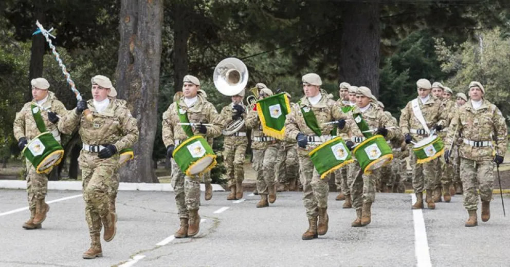 En la Escuela Militar de Montaña se entregaron diplomas a cursantes y nuevos soldados voluntarios