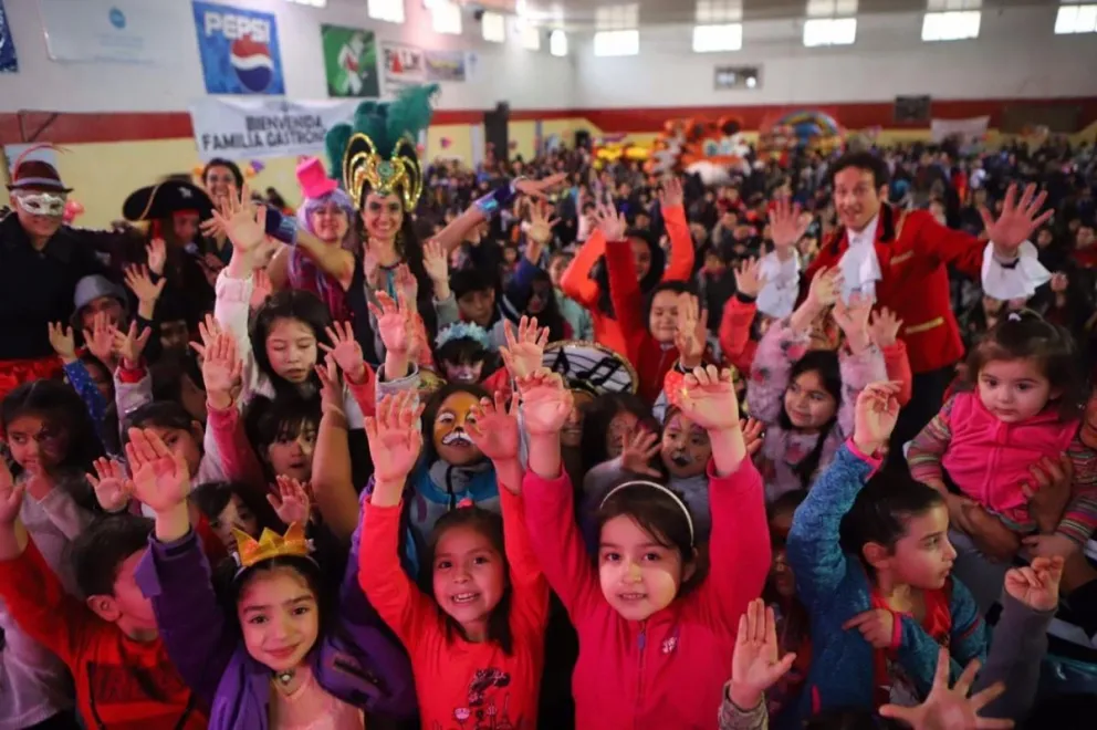 UTHGRA Bariloche festejó el Día del Niño en el gimnasio de Estudiantes