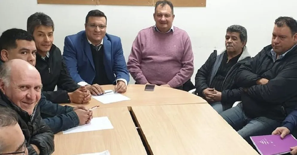 El Gobierno encabezó mesa de trabajo con el gremio y empresa de transporte en Bariloche
