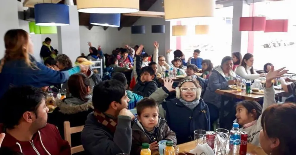 Casi un centenar de chicos del Nuestras Malvinas disfrutaron de Catedral en el Día del Niño
