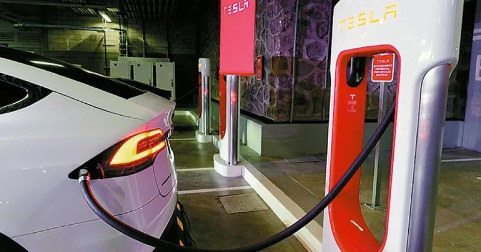 Se podrá cargar autos eléctricos en Villa La Angostura, San Martín y Piedra del Águila