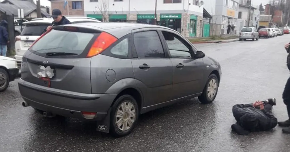 Tras una intensa persecución atraparon a delincuentes que violentaron un auto