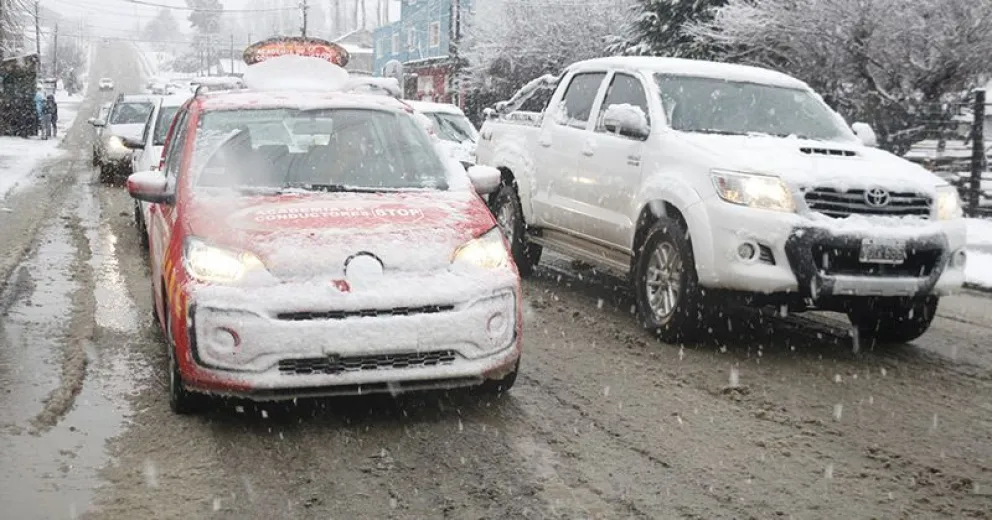 Tras la nevada recomiendan circular con precaución por las rutas