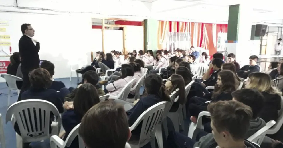 El Colegio San Esteban capacitó a sus alumnos de nivel medio en “grooming”