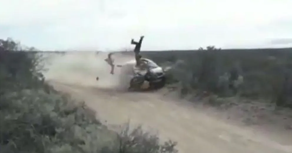 Impresionante video del choque entre un auto de rally y una moto en la Vuelta de la Manzana