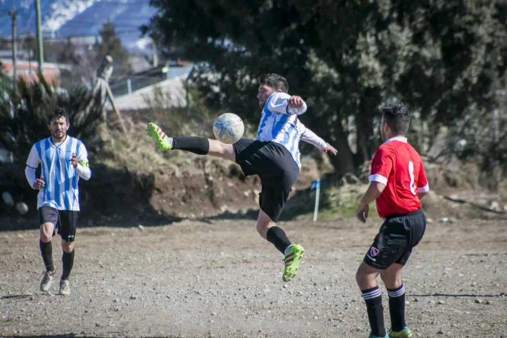 El fútbol local volvió con la segunda fecha de la Copa Bariloche