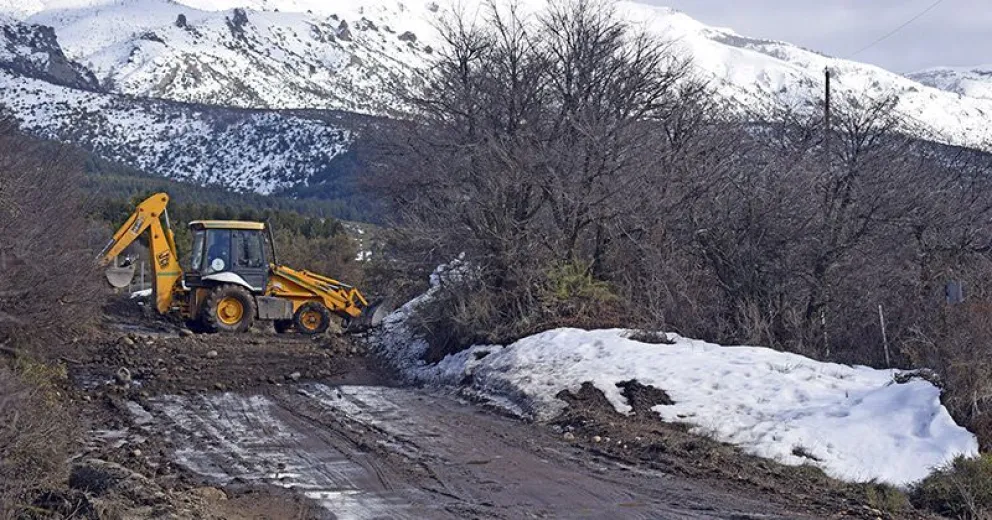 Camino a Ñirihuau cerrado por tareas de mejoramiento