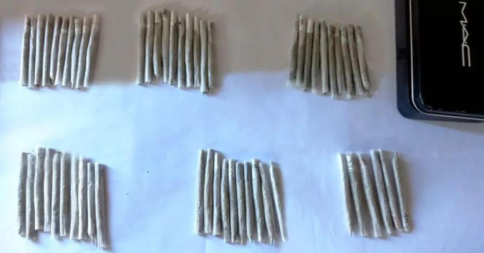 Descubrieron a un conductor con 56 cigarrillos de marihuana