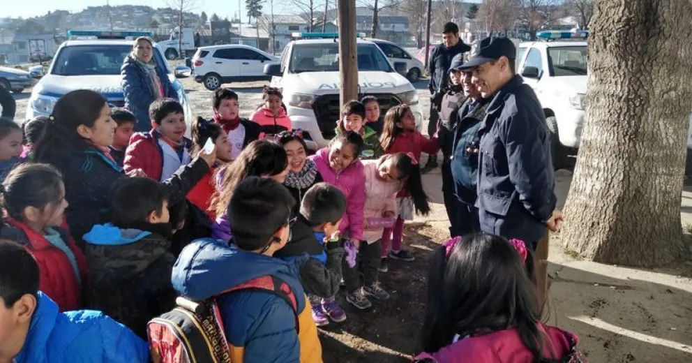 Alumnos de la Escuela 328 visitaron la Comisaría 28º