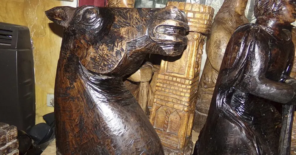 Las piezas del ajedrez gigante de  El Bolsón, listas para volver al tablero