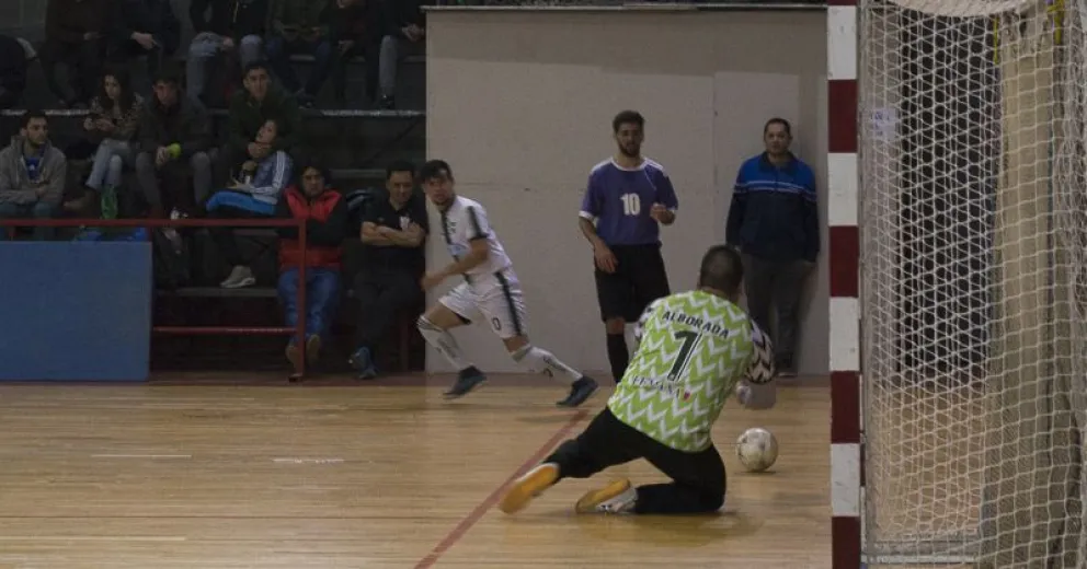 Alborada empezó goleando en la eliminatoria de la Patagonia Norte
