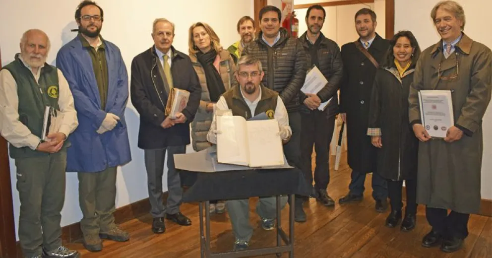 Compartieron con el embajador de Chile los históricos registros de la llegada de inmigrantes a la región
