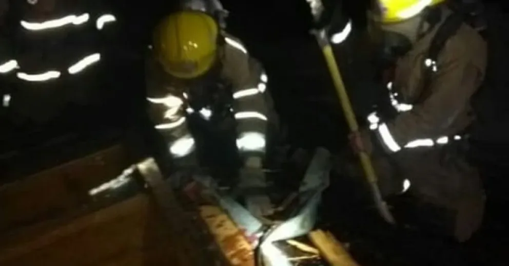 Incendio de un entretecho en el kilómetro 24