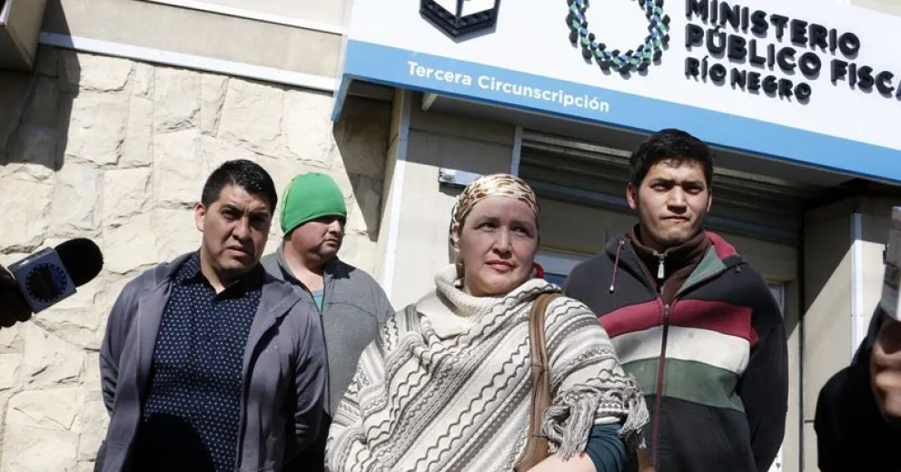 Sin acuerdo en la mediación, la comunidad Buenuleo sigue en el cerro Ventana