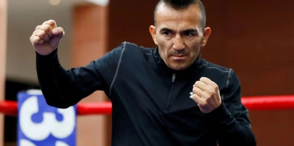 Omar Narváez engalana el festival boxístico en el Municipal 1