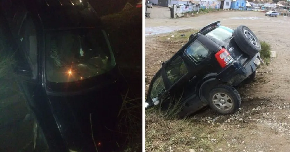 Abandonaron un vehículo en un zanjón