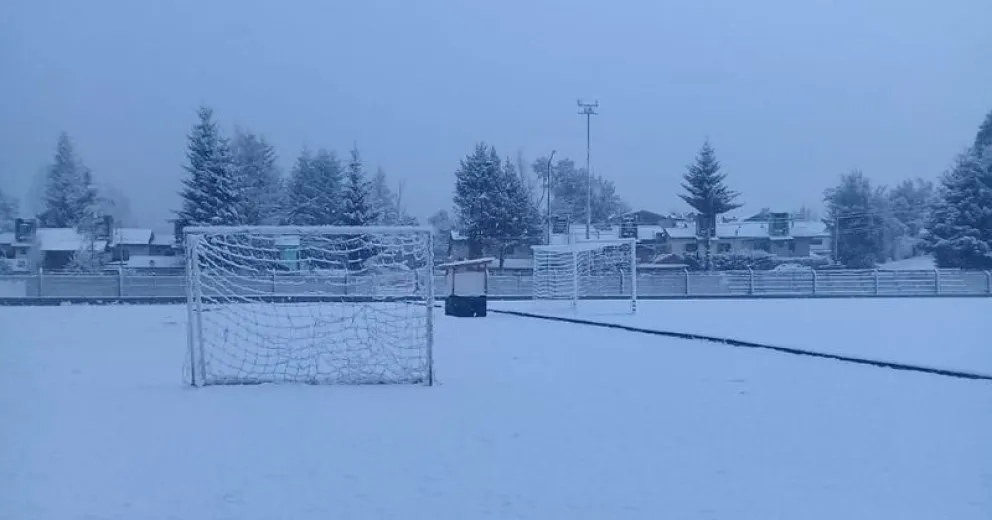 Por la nevada en Villa La Angostura se suspendieron dos partidos de la Copa Bariloche