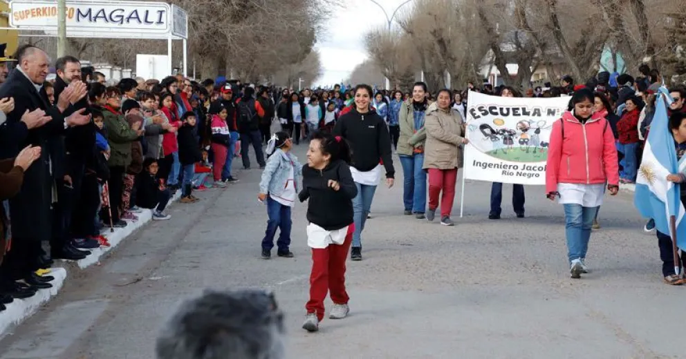 Desfile, color y alegría por los 103 años de Jacobacci