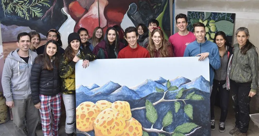 Más de 15 colegios pintaron el mural de la Semana de la Juventud