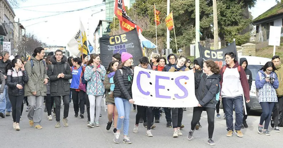 Estudiantes marcharon a 43 años de "La noche de los lápices"