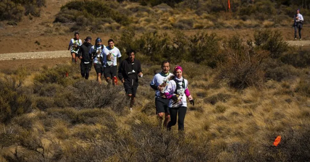 Hugo Rodríguez y Verónica Ramírez se quedaron con los 30km del trail de Bomberos de Dina Huapi