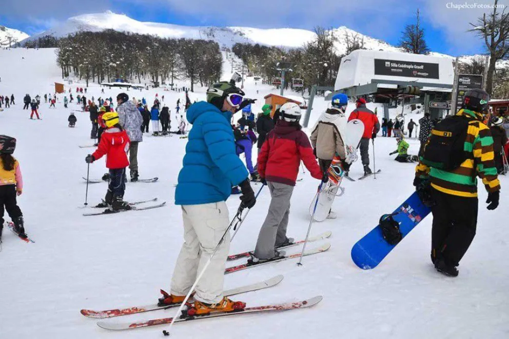 Una esquiadora murió al chocar contra un árbol en Chapelco