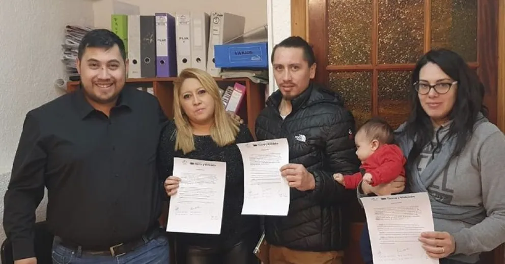 El IMTVHS firmó convenio con personal del hospital zonal por terrenos para viviendas