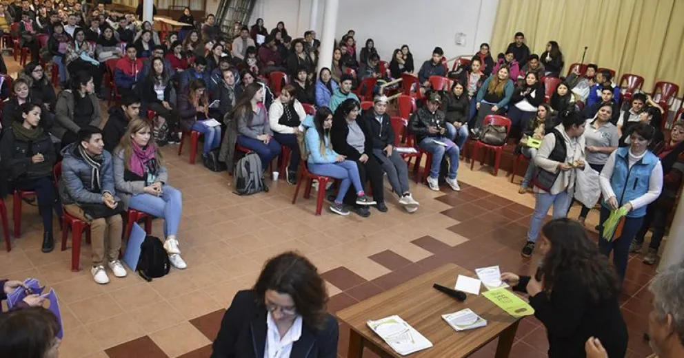  La mitad de los participantes logró aprobar el examen para obtener su licencia de conducir.