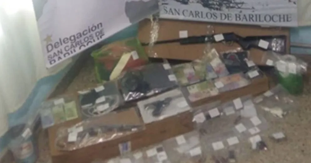 Armas, drogas y dinero, secuestrados en los diversos procedimientos.