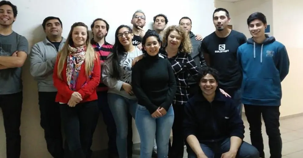 Chicas y chicos del CEM 143 lograron comprar importante equipamiento