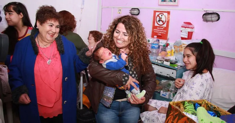 Agasajo en la Escuela Militar de Montaña y entrega de ajuar, por los Festejos Patrios de Chile