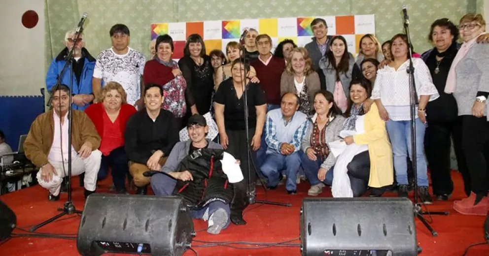 Juntas vecinales festejaron su día con un asado y baile