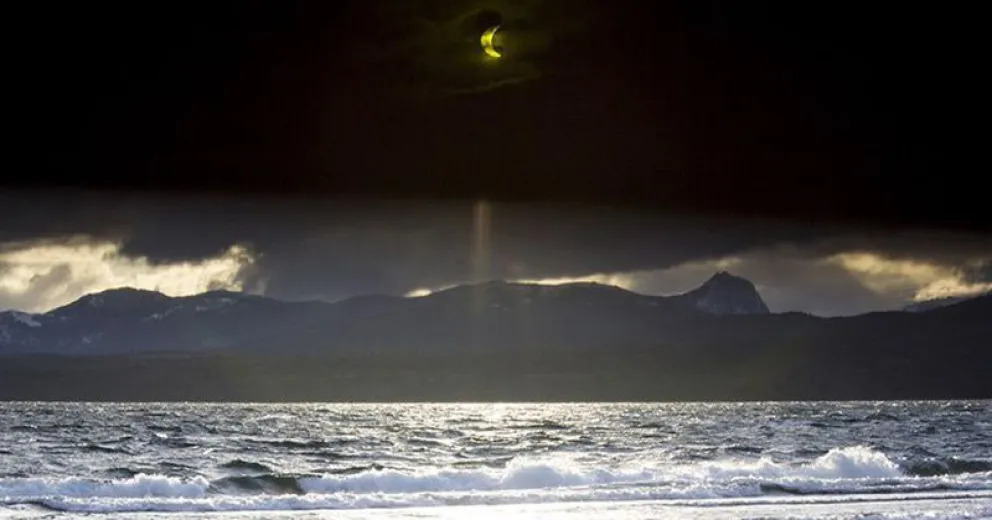 Cuál será el recorrido del eclipse en Río Negro: horarios por ciudad